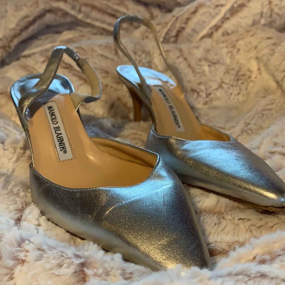 Manolo Blahnik 39 silver worn ankle strap shoe kitten heel Sold as is, runs sml